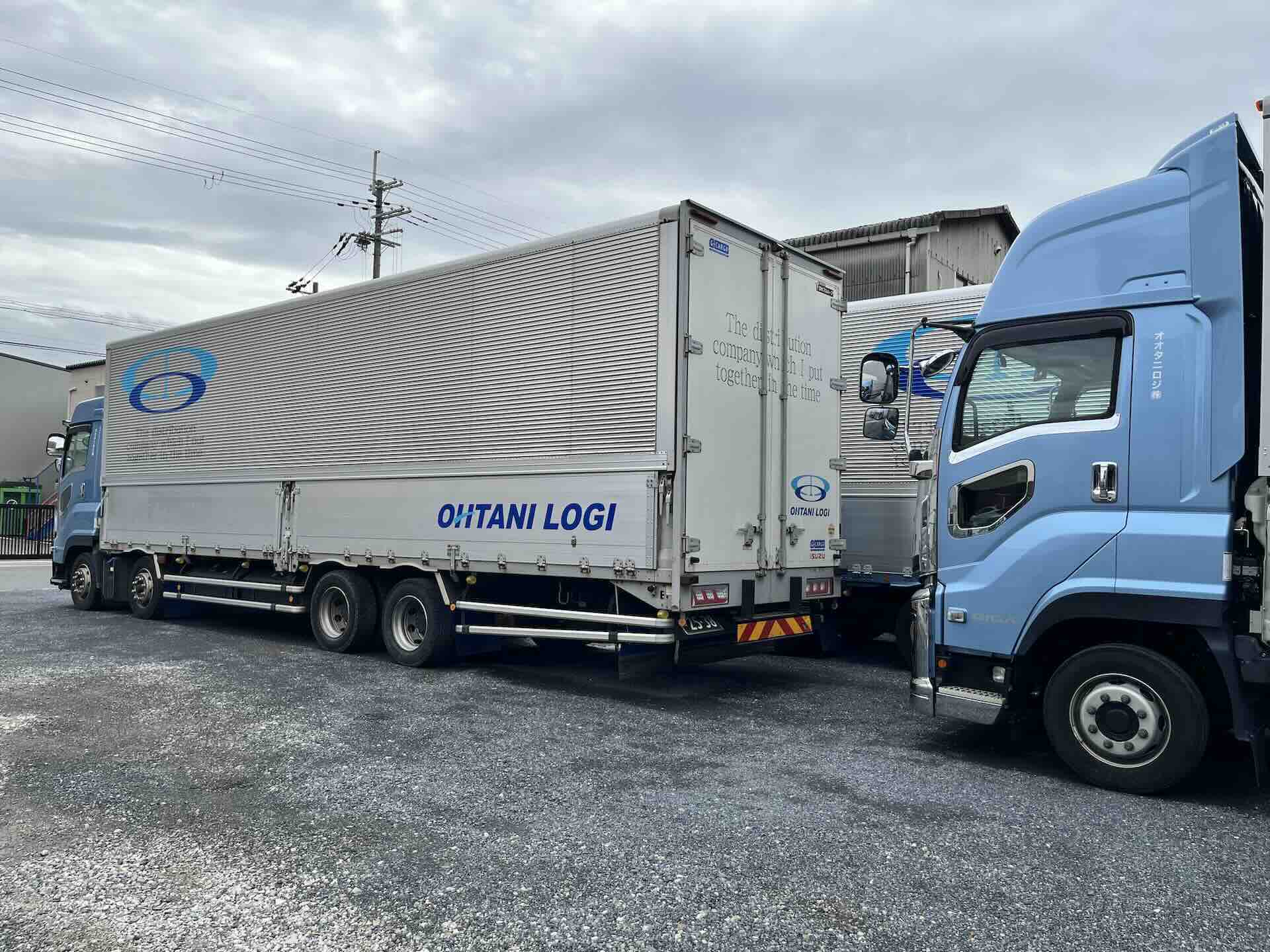 関連会社のトラック